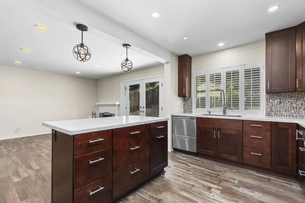 https://cdn.realtyfeed.com/cdn/127/306530583/6dee8fa9c3b350bb59295a1458d022b7.webp
