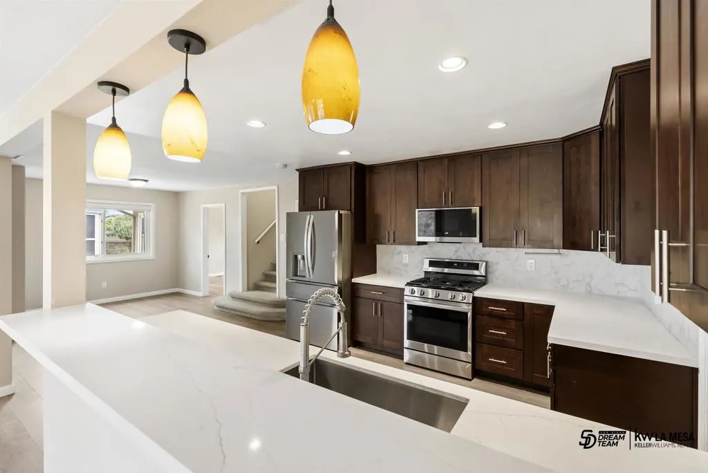 https://cdn.realtyfeed.com/cdn/127/306530608/0d74763a17edf6a789b94476bb764ec8.webp