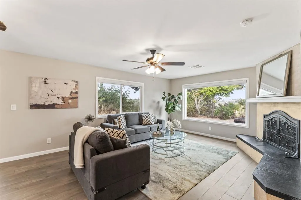 https://cdn.realtyfeed.com/cdn/127/306530608/2216aecdebf142be2314b691ebb841d2.webp
