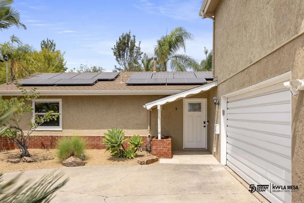 https://cdn.realtyfeed.com/cdn/127/306530608/5ccf7bca16489f142c49609fed9081ac.webp