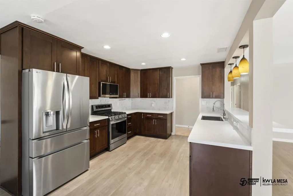 https://cdn.realtyfeed.com/cdn/127/306530608/8884c83d1d75a9f74f439cab4d4cb054.webp