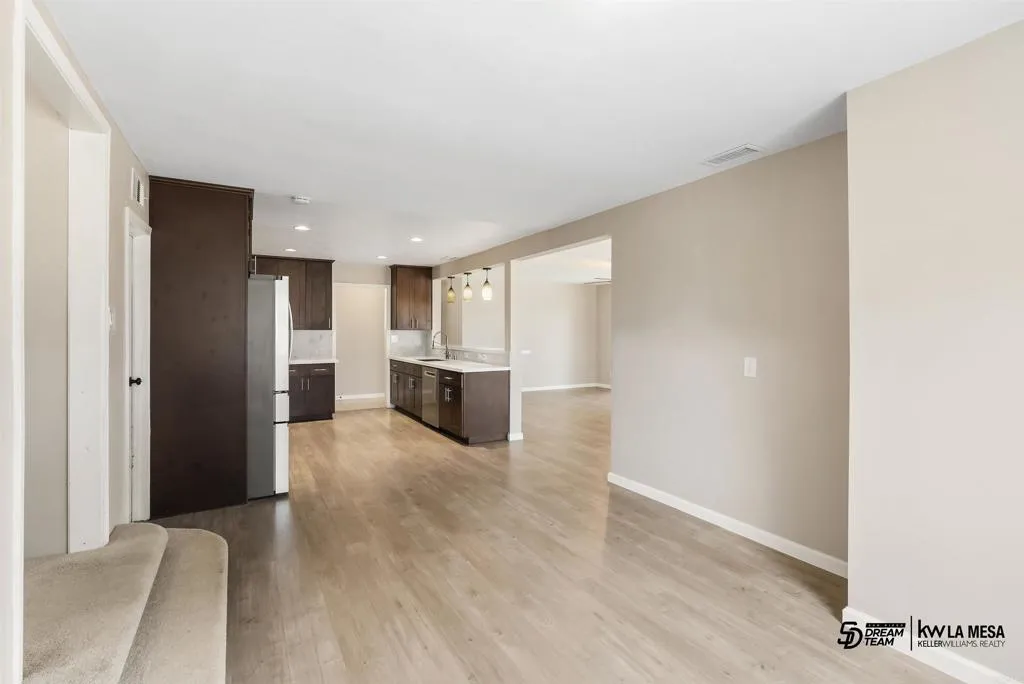 https://cdn.realtyfeed.com/cdn/127/306530608/fdb8ce3feec3c3dfc080722651f9fe00.webp