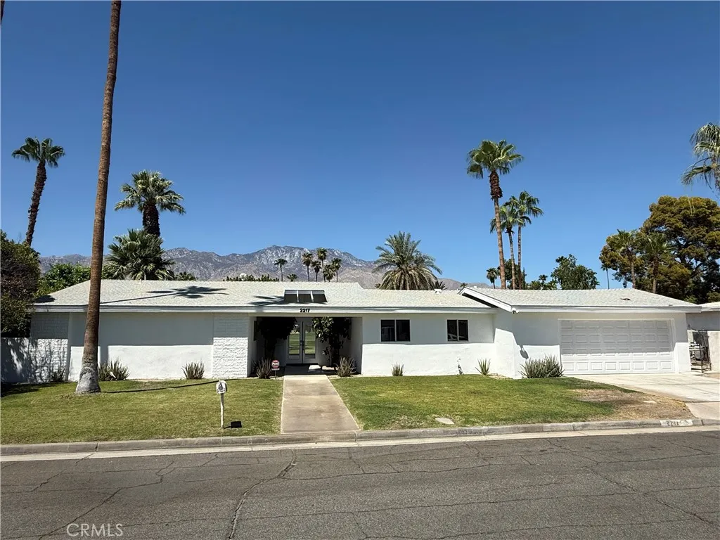 2217 S Bobolink Lane