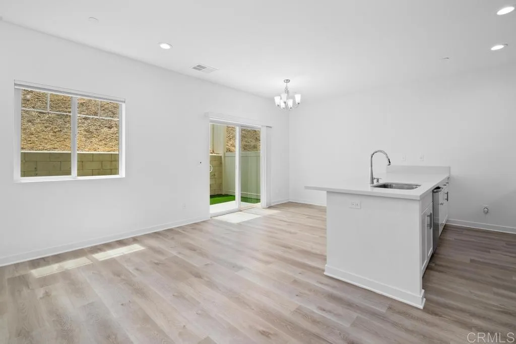 Photo #4: PTP2506577 Listing 