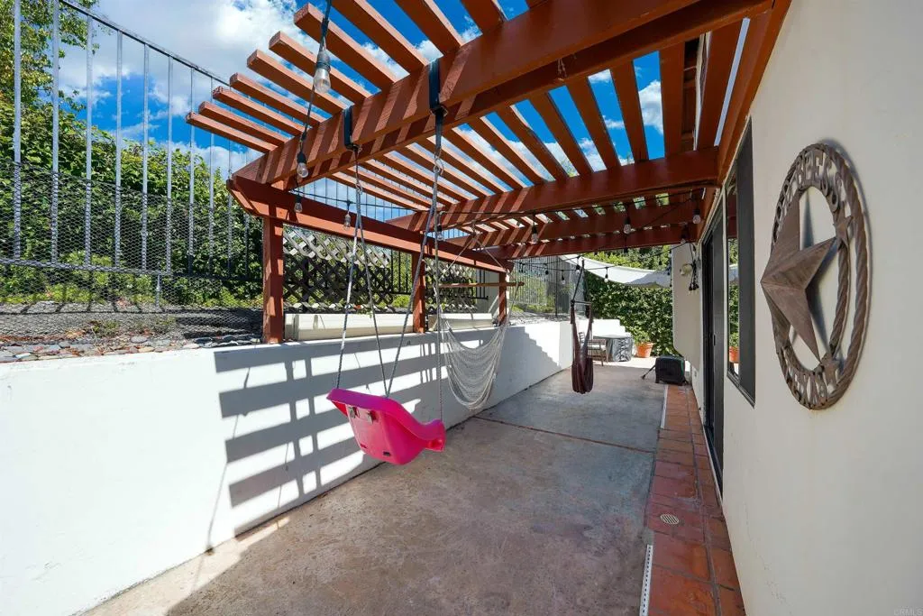 https://cdn.realtyfeed.com/cdn/127/306530645/1df86ed73160771cd683a990038fa27c.webp