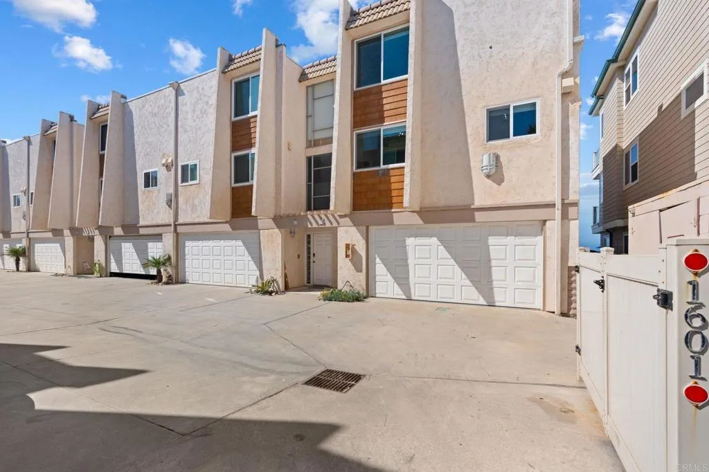 https://cdn.realtyfeed.com/cdn/127/306530652/624c4eeba24fdfc10d2d0e1b2c6494be.webp