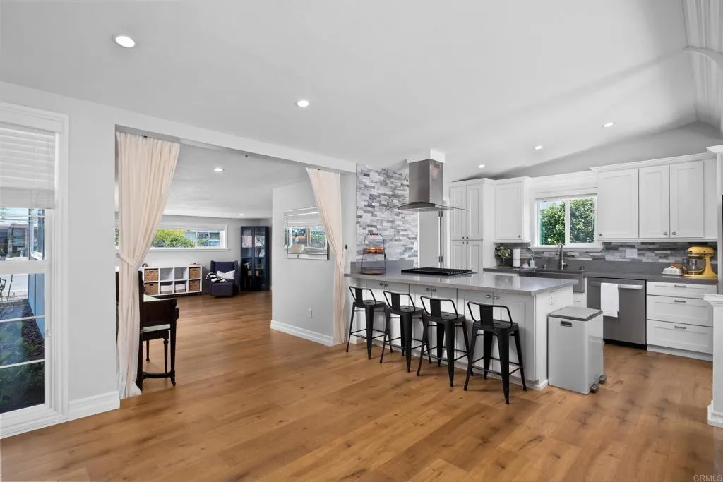 https://cdn.realtyfeed.com/cdn/127/306530817/f2655afa7c7e1c2a4c8709d1783c5177.webp