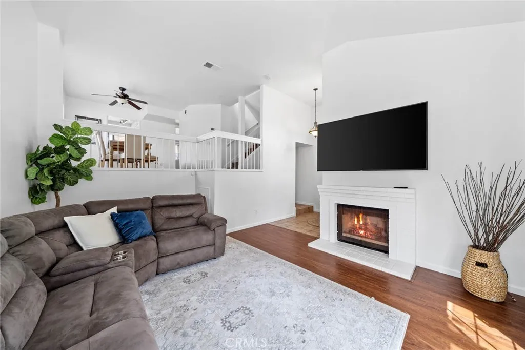 https://cdn.realtyfeed.com/cdn/127/306530895/73d2b1084fdab3eda1bbe21afe5b1ebe.webp
