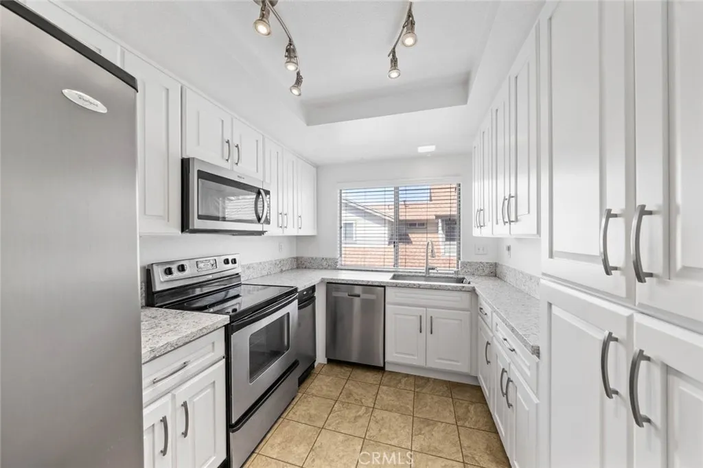 https://cdn.realtyfeed.com/cdn/127/306530895/d60f3e0e8cb5d5be2d3ff889ae0a10dd.webp
