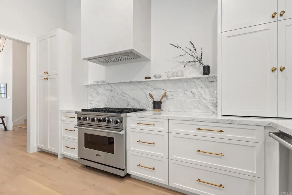 https://cdn.realtyfeed.com/cdn/127/306530897/cf57160d696a39e80bff8640c4140e52.webp