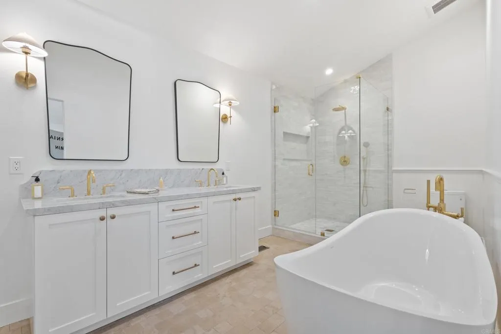 https://cdn.realtyfeed.com/cdn/127/306530897/fdc5271440696cdc79c96ed7ee807fb3.webp