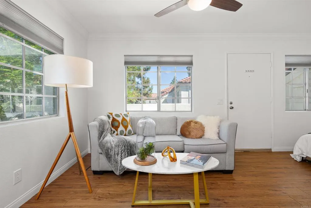 https://cdn.realtyfeed.com/cdn/127/306530911/0d4c952fe30f81560df31644de384c1f.webp