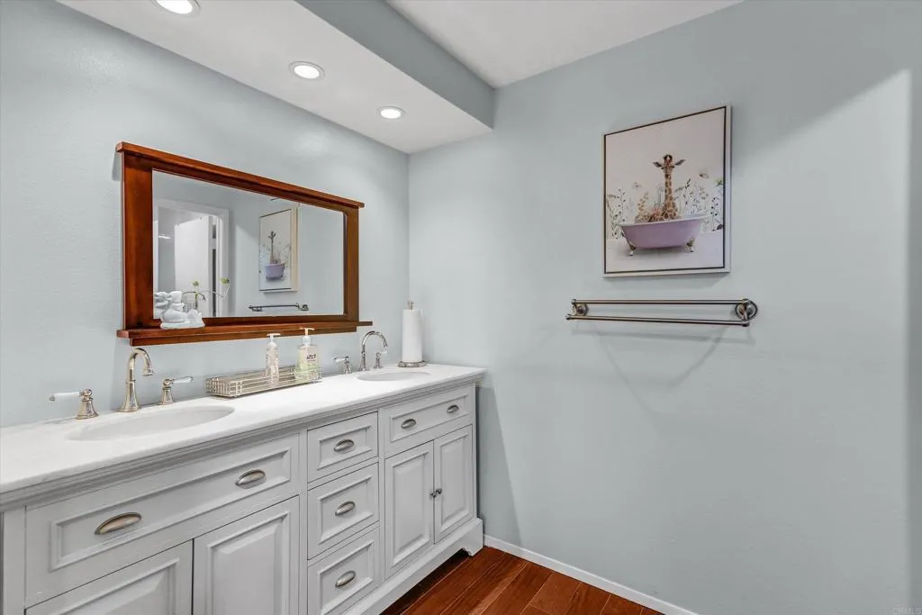 https://cdn.realtyfeed.com/cdn/127/306530913/716fd8e259c4d64be201e424b0cabcb6.webp