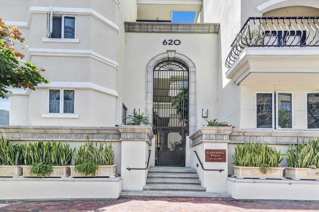 https://cdn.realtyfeed.com/cdn/127/306530913/c34dde813146fe1727c54e9e53bd3fdc.webp