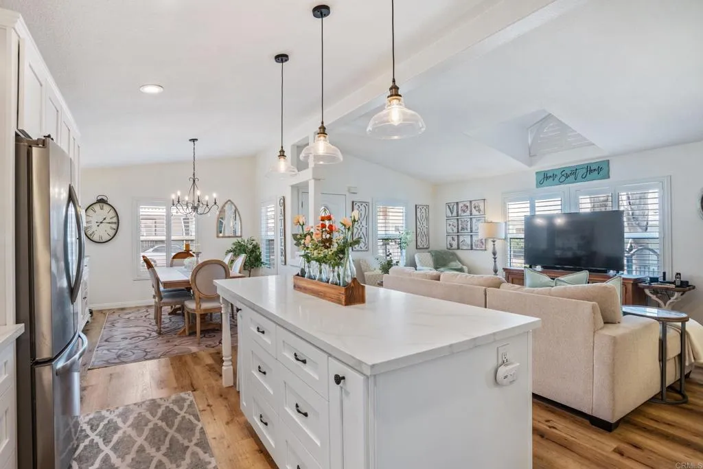 https://cdn.realtyfeed.com/cdn/127/306530955/e81e565d98607e19e3d4d7834cab9c36.webp