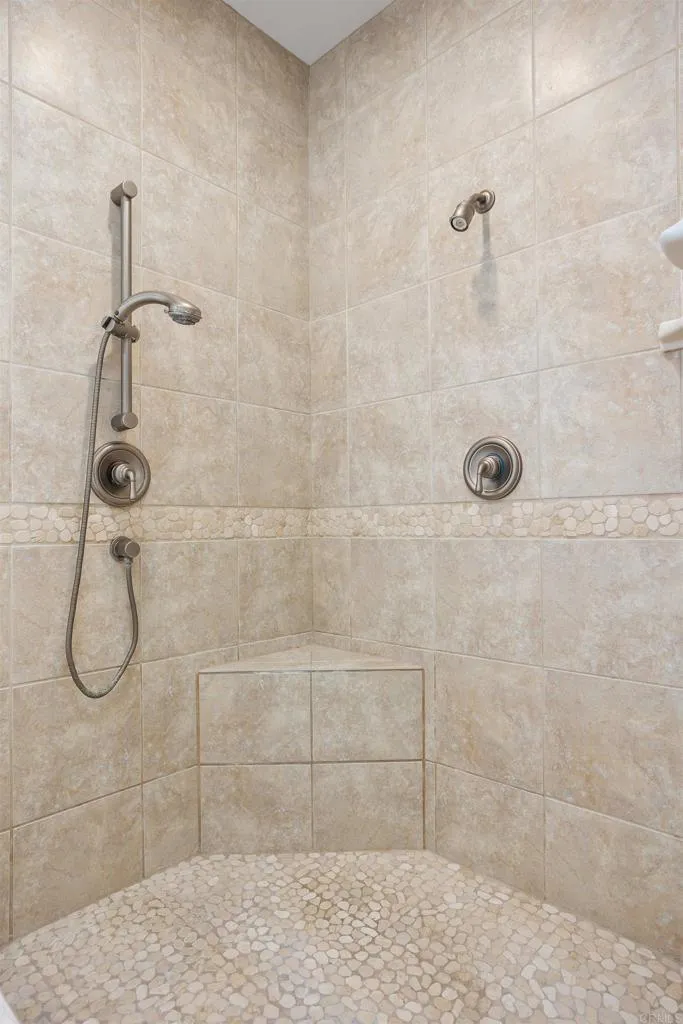 https://cdn.realtyfeed.com/cdn/127/306530998/4cb7f5b0ceeb67c48b4236a1fac4d302.webp