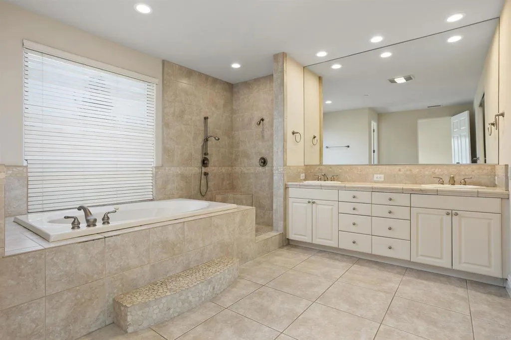 https://cdn.realtyfeed.com/cdn/127/306530998/6b1427d7e72542955286ce9eb0fcbef1.webp