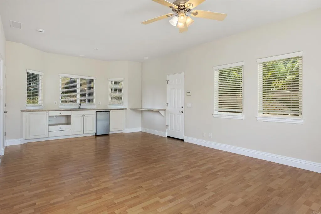 https://cdn.realtyfeed.com/cdn/127/306530998/f6fa83ab70940baf38bf57cf8f9182f5.webp