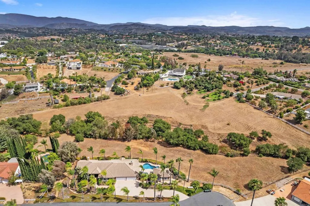 https://cdn.realtyfeed.com/cdn/127/306530998/fc53bb16fc3025dcc0cce42f4893a80c.webp