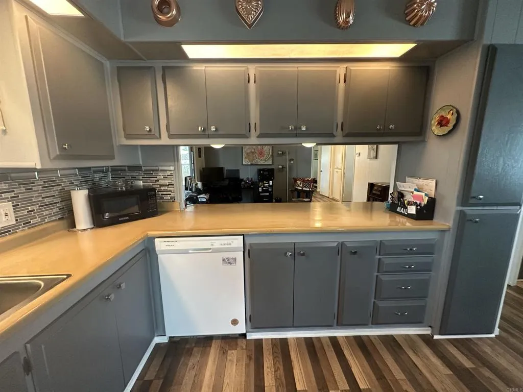 https://cdn.realtyfeed.com/cdn/127/306531005/86da74f4ed3630b7589133abaf5db503.webp