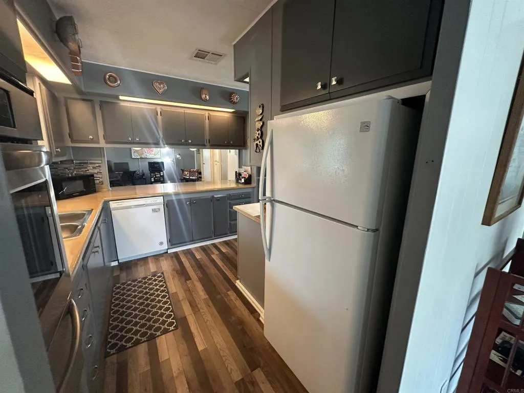 https://cdn.realtyfeed.com/cdn/127/306531005/9fc0c7db011df258f0d6ea0c199b91a8.webp