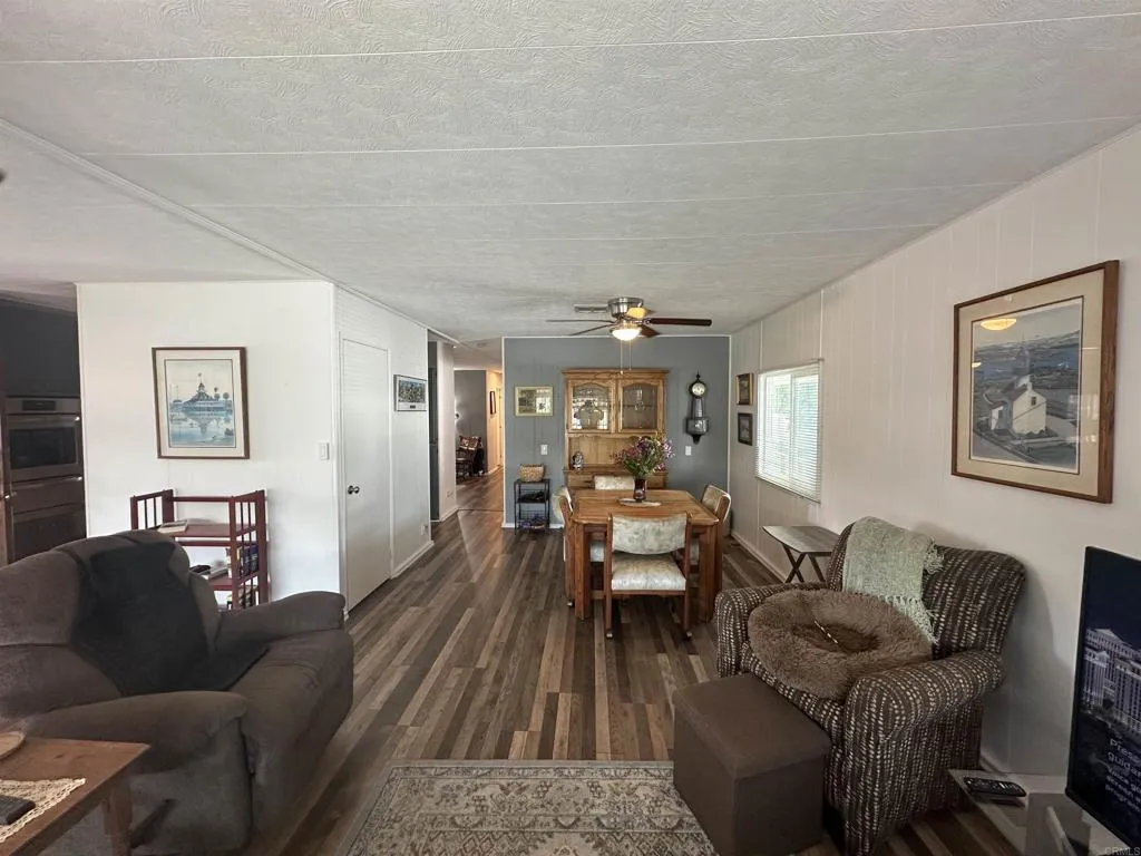 https://cdn.realtyfeed.com/cdn/127/306531005/a8185d73f2e9e7bd1cc4145242e6498f.webp