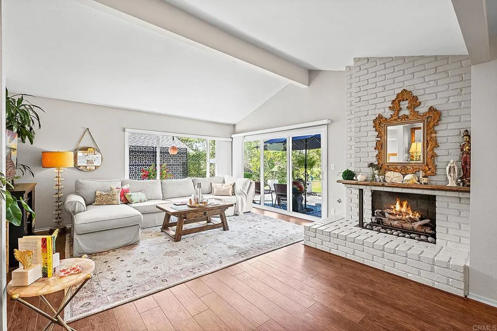 Browse active condo listings in COUNTRY GREENS