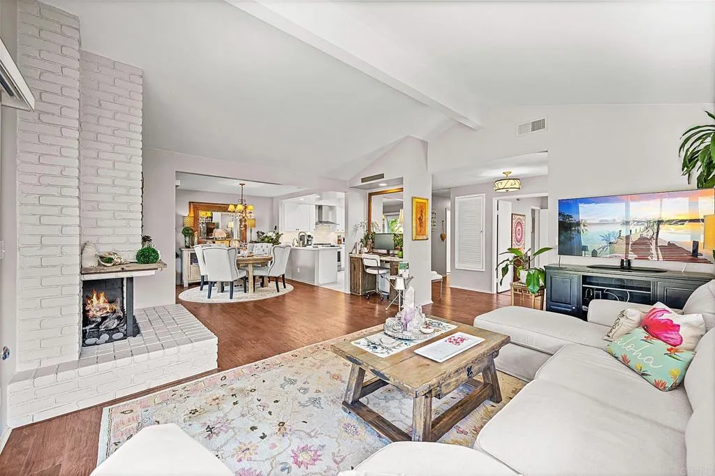 https://cdn.realtyfeed.com/cdn/127/306531017/5fd61271f8f1e5f5389a7b41ef3712ab.webp