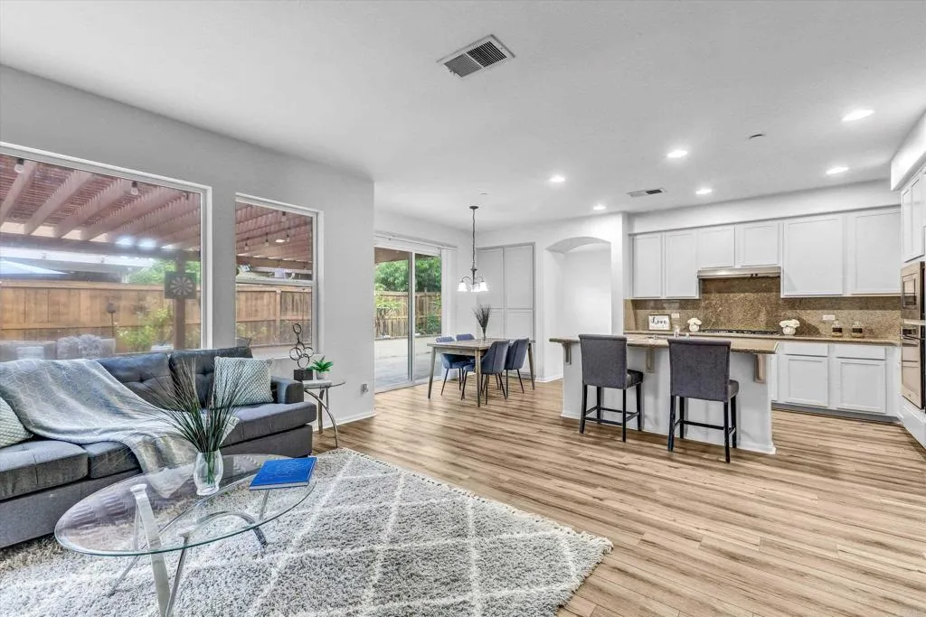 https://cdn.realtyfeed.com/cdn/127/306531027/0518739c3cbcaec9e51084b2ad95ccb4.webp