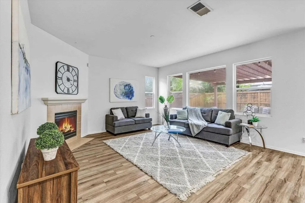 https://cdn.realtyfeed.com/cdn/127/306531027/0fee249b3b200087de43d33c078f9802.webp