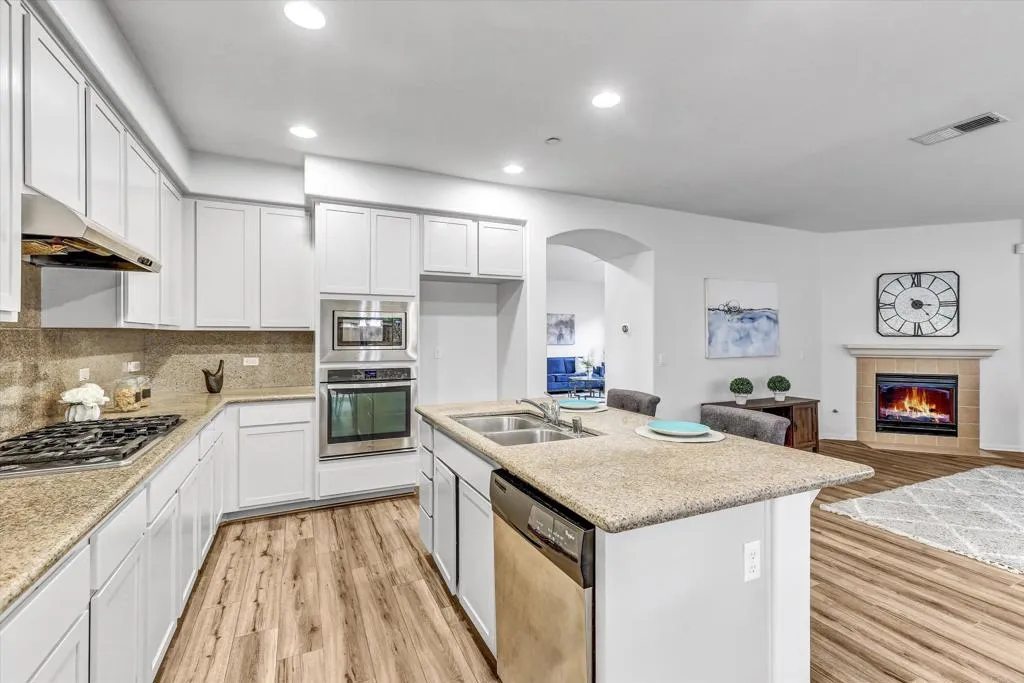 https://cdn.realtyfeed.com/cdn/127/306531027/683a2d0247b5d869dd6f18d7102e659d.webp