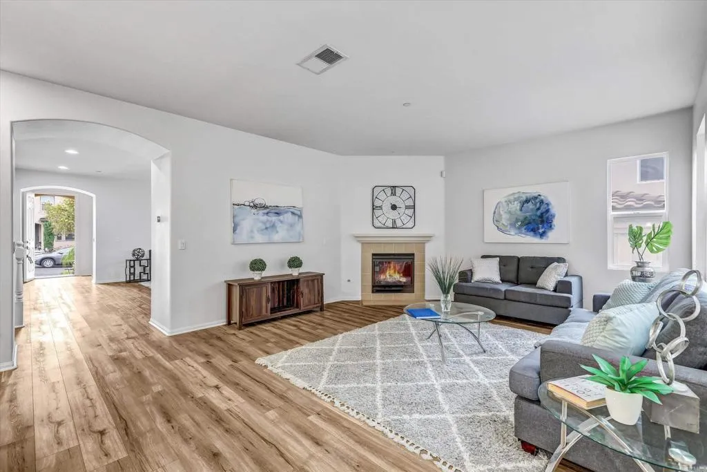 https://cdn.realtyfeed.com/cdn/127/306531027/7b1e9106b84e8e66feecea66e8c73a61.webp