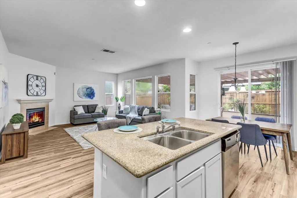 https://cdn.realtyfeed.com/cdn/127/306531027/a04b0cfd853a7498f13b782e6b2500b0.webp