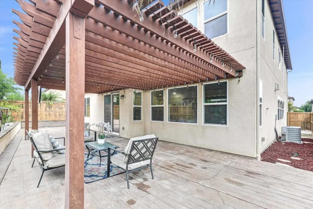 https://cdn.realtyfeed.com/cdn/127/306531027/c1a90204897f294da9623d89ae307c6f.webp