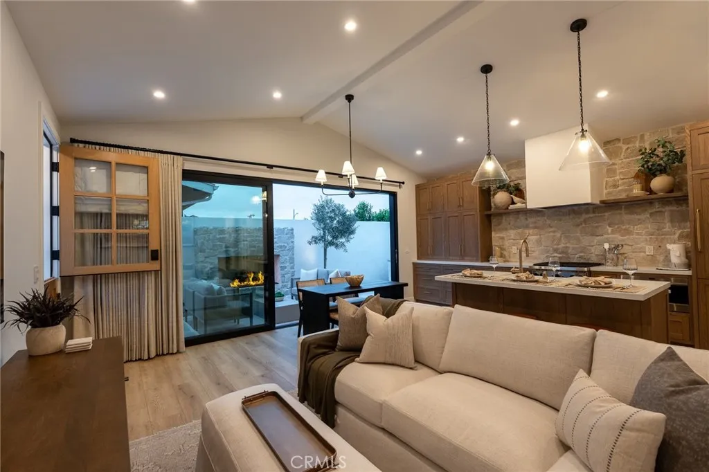 Costa Mesa, CA 92627