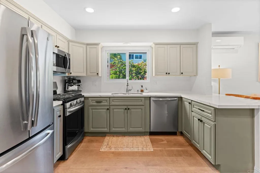 https://cdn.realtyfeed.com/cdn/127/306531045/bae2b702818f9986065e4944aa4d62a1.webp