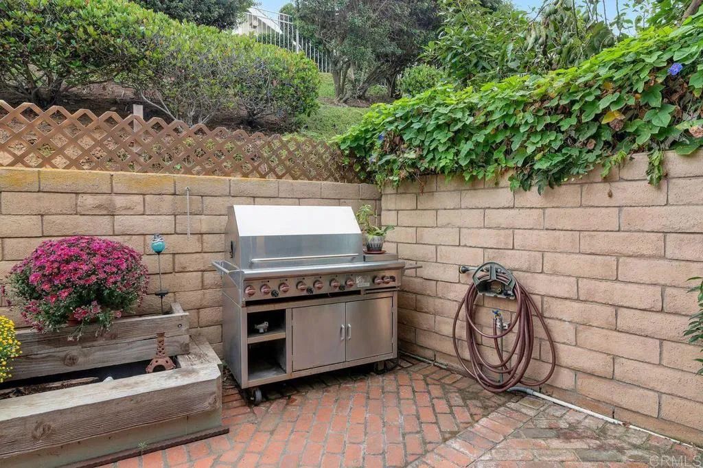 https://cdn.realtyfeed.com/cdn/127/306531180/c4fcd07514424c33117cf0b7c37479fd.webp