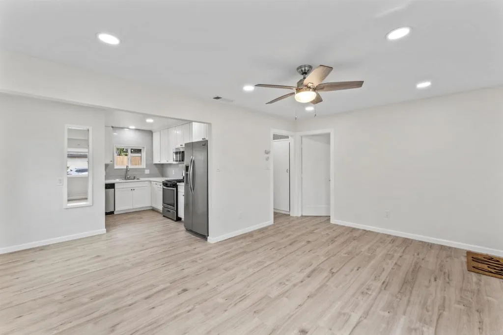 https://cdn.realtyfeed.com/cdn/127/306531219/6185f839364918e1aaec0b7619cc12c4.webp