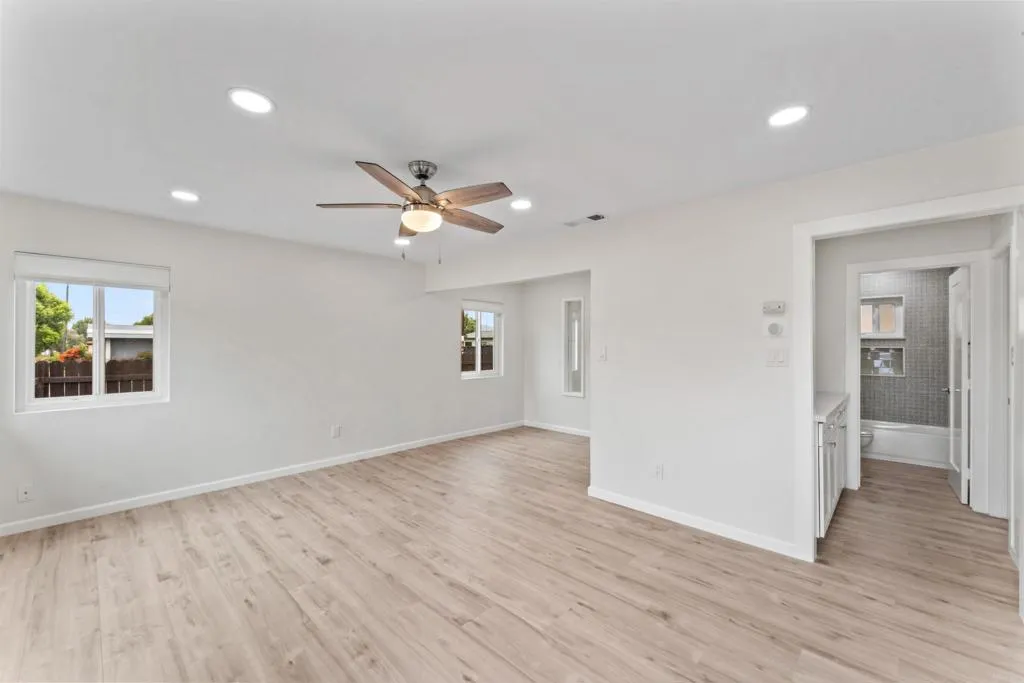 https://cdn.realtyfeed.com/cdn/127/306531219/f9ade41db4379fe1e0e7d28f85c2fe3b.webp