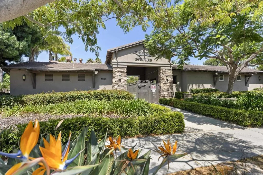 https://cdn.realtyfeed.com/cdn/127/306531220/b74f2cdd2db95832dae815b8fffecb78.webp