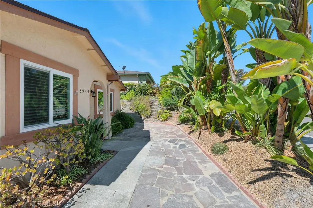 Photo #2: OC25195018 Listing 