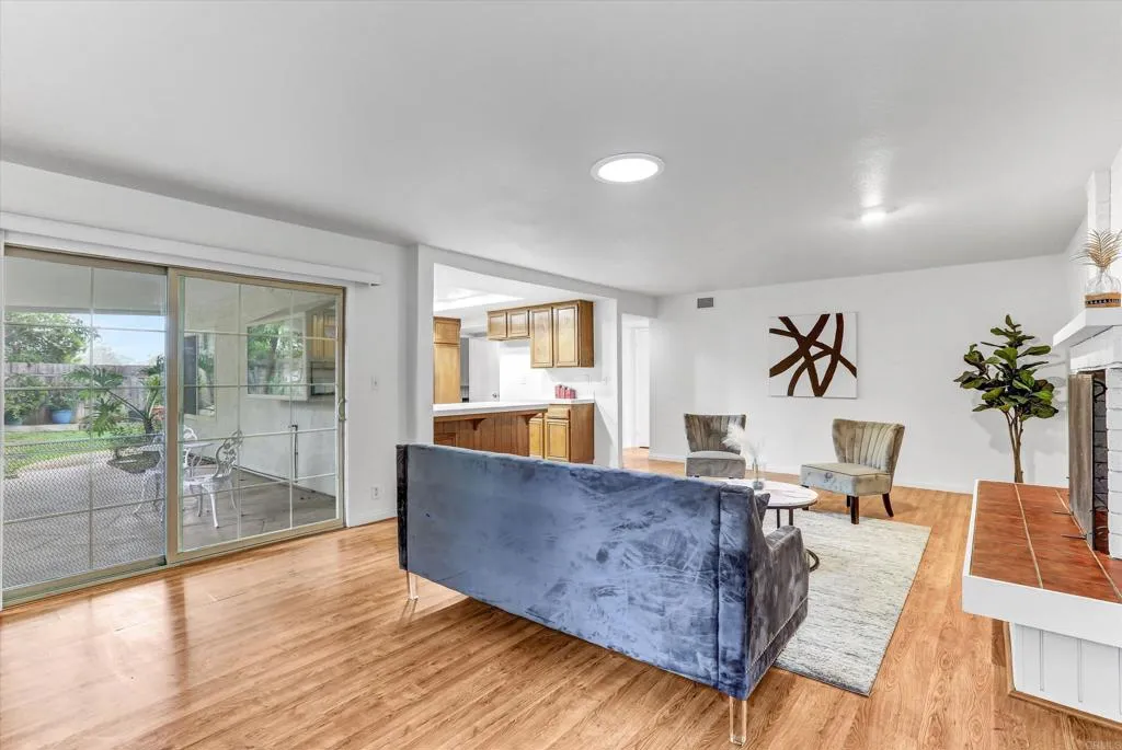 https://cdn.realtyfeed.com/cdn/127/306531279/632fd6c21704639bcf732f08d62cd04d.webp