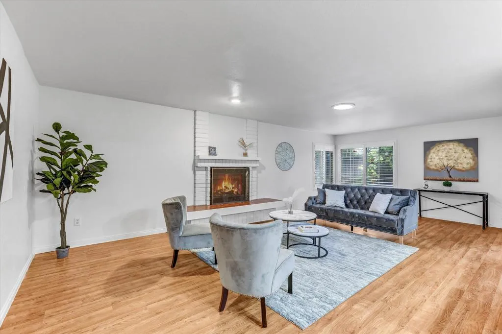 https://cdn.realtyfeed.com/cdn/127/306531279/e0e13bb14c42abdfdecbc903da27fb65.webp