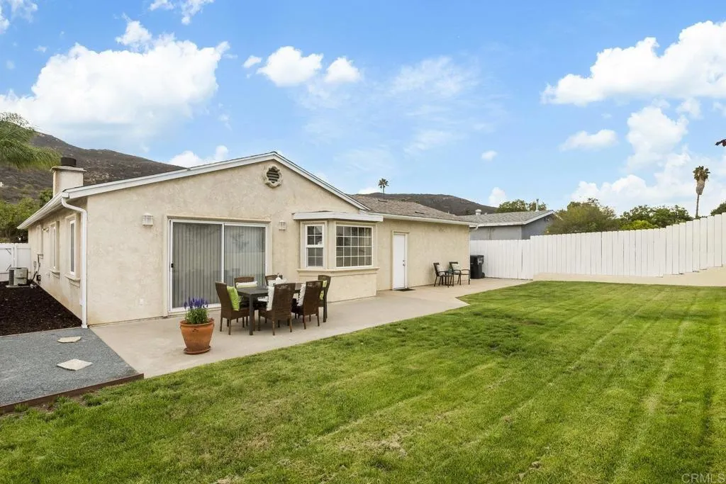 https://cdn.realtyfeed.com/cdn/127/306531289/c917d1bec549466f0207715b956ae124.webp