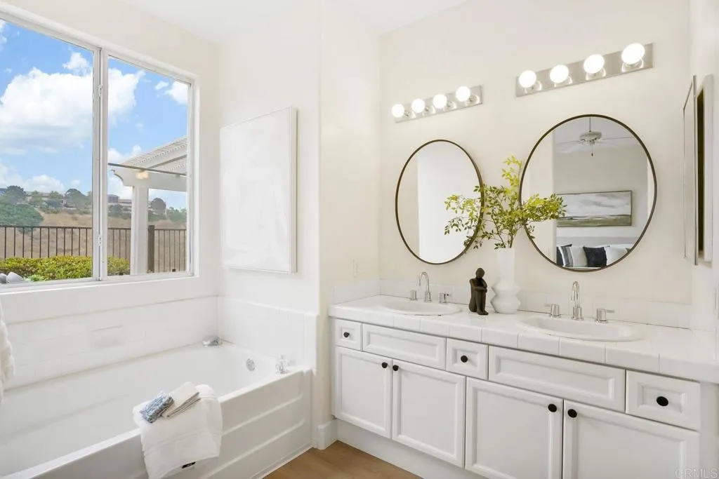 https://cdn.realtyfeed.com/cdn/127/306531295/f486bf7d2bbe14ade74c95c7f33cc859.webp