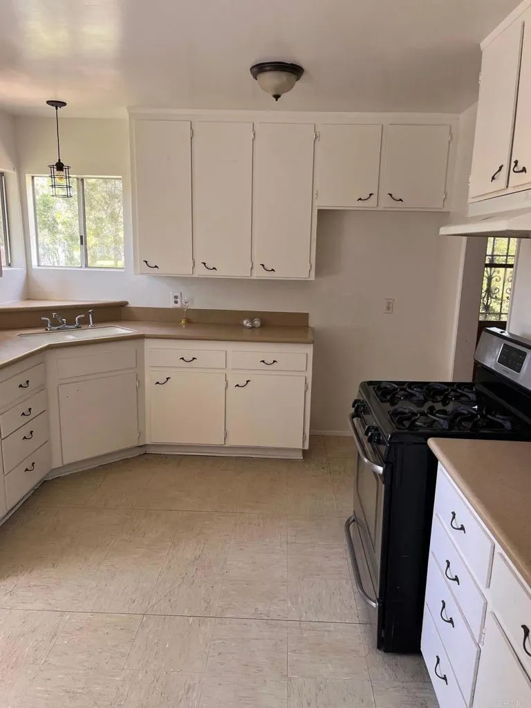 https://cdn.realtyfeed.com/cdn/127/306531359/da5db7d155febb4b170acf75abc561f6.webp