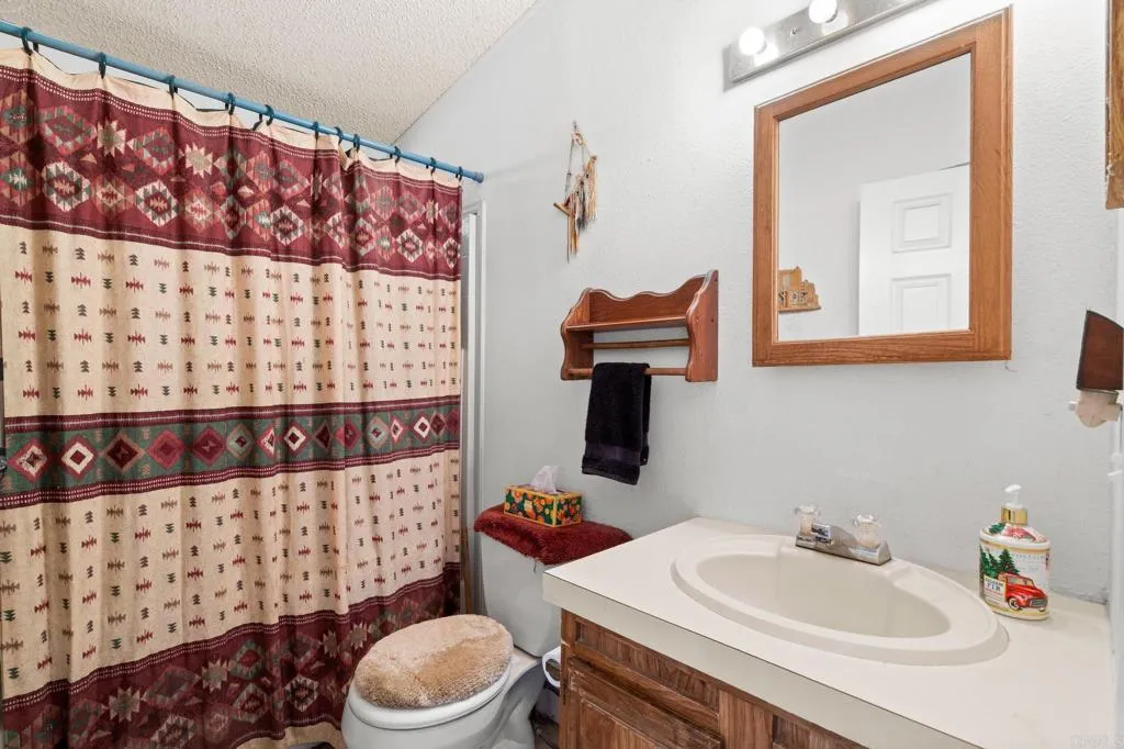 https://cdn.realtyfeed.com/cdn/127/306531413/00b1994449b3b78e895cfdca32fad1eb.webp