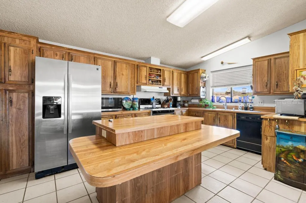 https://cdn.realtyfeed.com/cdn/127/306531413/0aa6bb6ba70584e5d3b0d4660f682d9d.webp