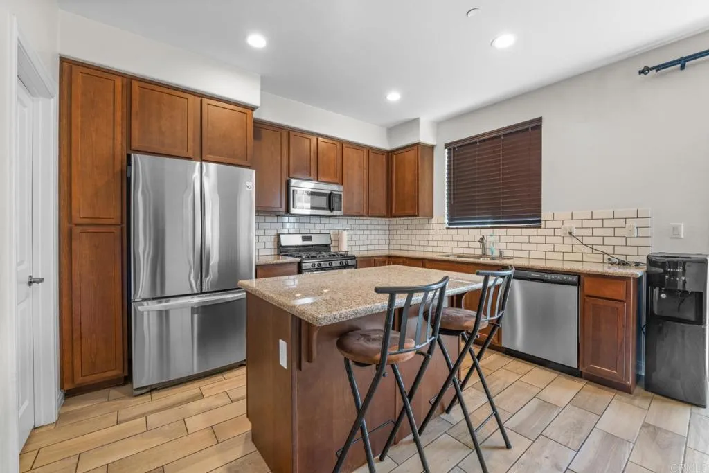 Photo #5: PTP2506607 Listing 