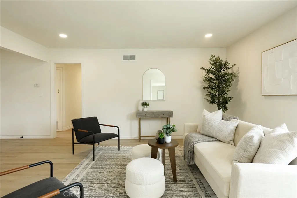 https://cdn.realtyfeed.com/cdn/127/306531497/a2c245497ab7e4439efa7e9a5e9973af.webp